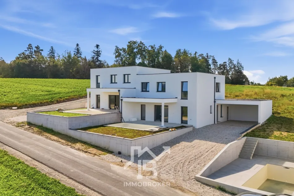 NEUBAU-Doppelhaushälfte mit Pool, Wärmepumpe & Carport – 20 Min. nach Linz - Titelbild