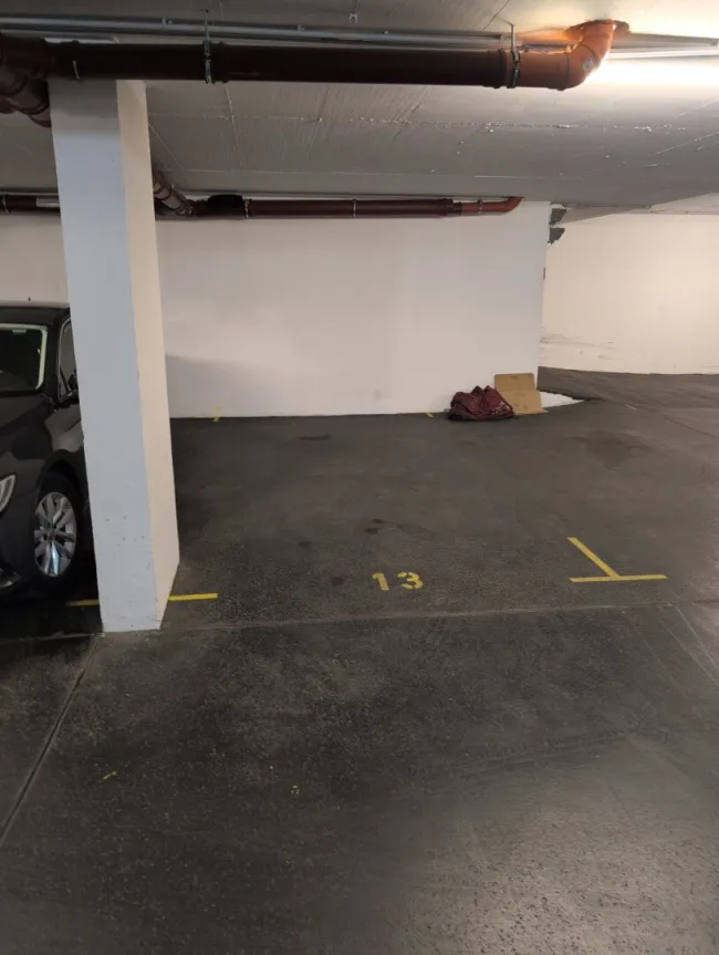 Tiefgaragenplatz in 1100 Wien zu vermieten – sicher parken um 100 € monatlich - Titelbild