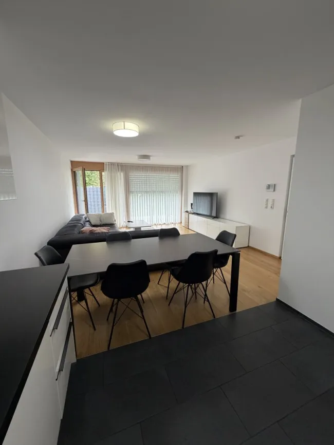 Wohnen mit Stil: Exklusive 4-Zimmer-Wohnung mit traumhaftem 117 m² Privatgarten - Bild