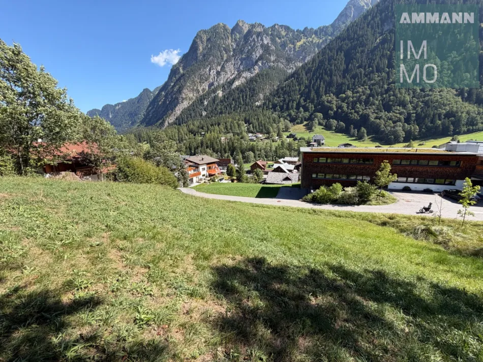 Wohnen wo andere Urlaub machen: zentrale Hanggrundstücke in Brand - Bild