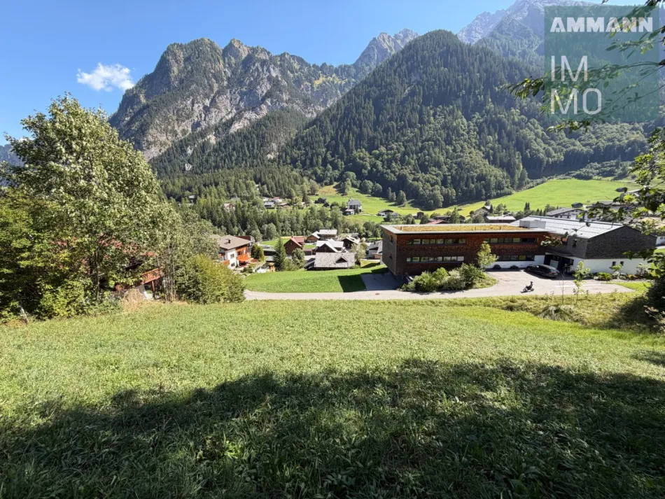 Wohnen wo andere Urlaub machen: zentrale Hanggrundstücke in Brand - Bild