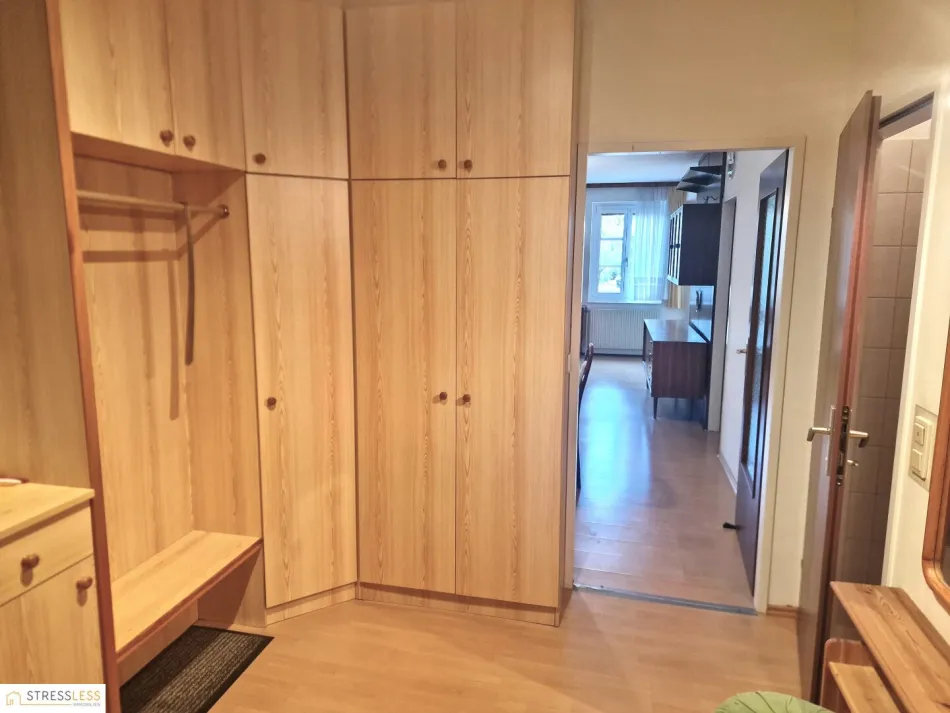 Familienfreundliche, zentrumsnahe 3 Zimmer-Wohnung mit kleiner Loggia in Grünruhelage von Tulln! - Bild