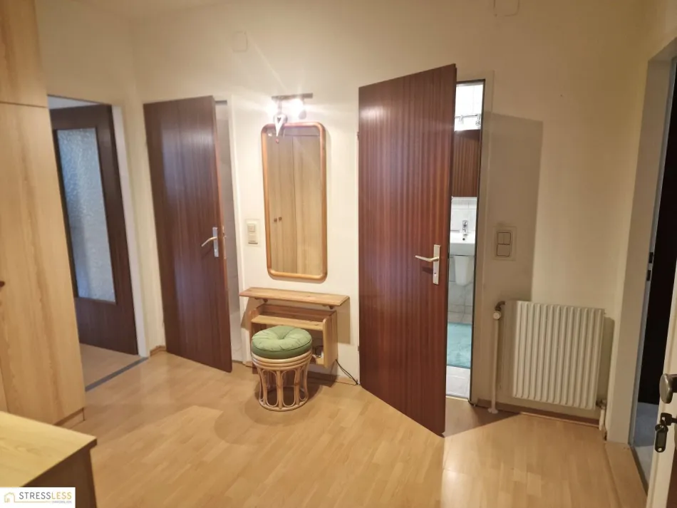 Familienfreundliche, zentrumsnahe 3 Zimmer-Wohnung mit kleiner Loggia in Grünruhelage von Tulln! - Bild