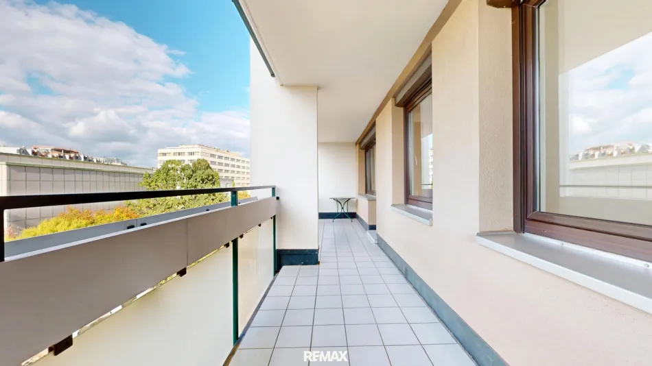 Barrierefreie Loggia-Wohnung mit vier Zimmern im 3. Liftstock - Bild