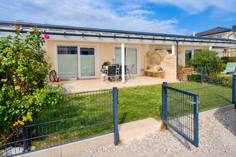 Zur Miete - Neuwertiges Reihenhaus in Ruhelage - Veranda mit mediterranem Flair! - Titelbild