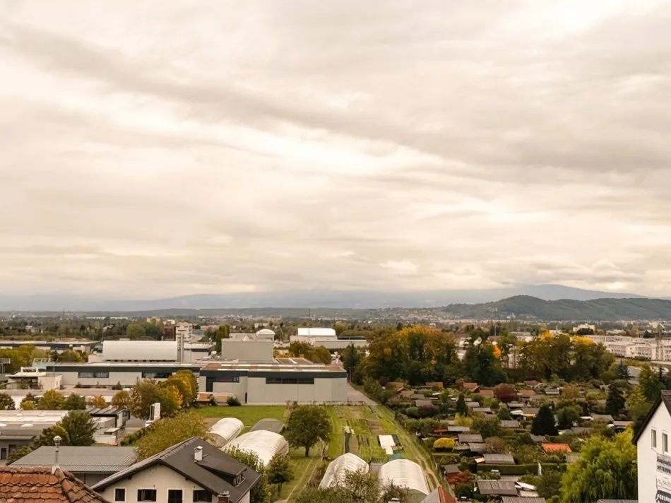 Graz im Blick: 2-Zimmer-Wohnung mit großzügigem Balkon - Titelbild