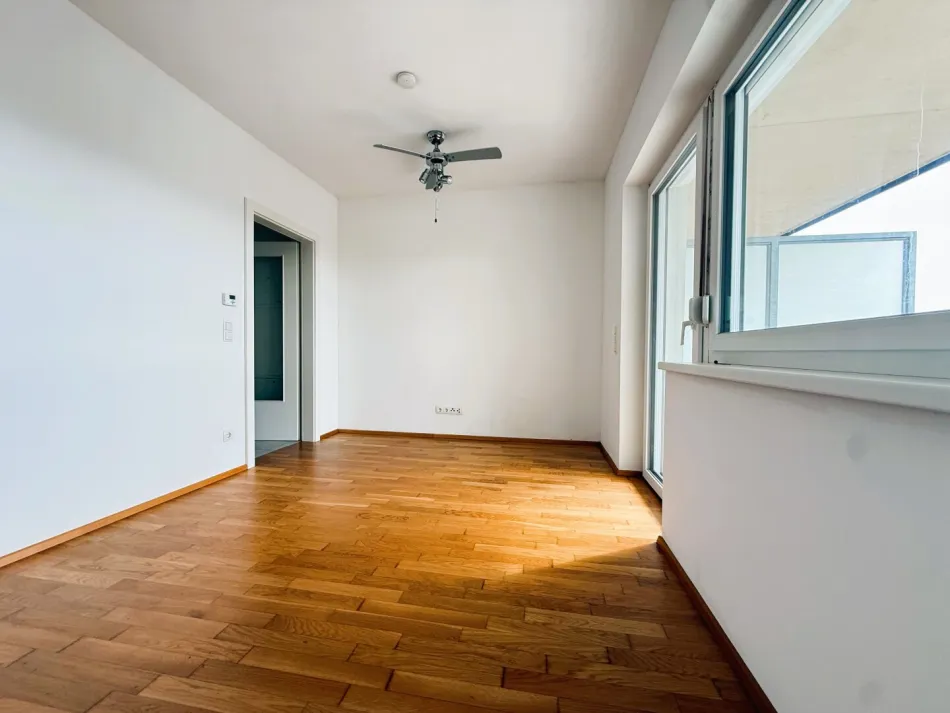 Graz im Blick: 2-Zimmer-Wohnung mit großzügigem Balkon - Bild