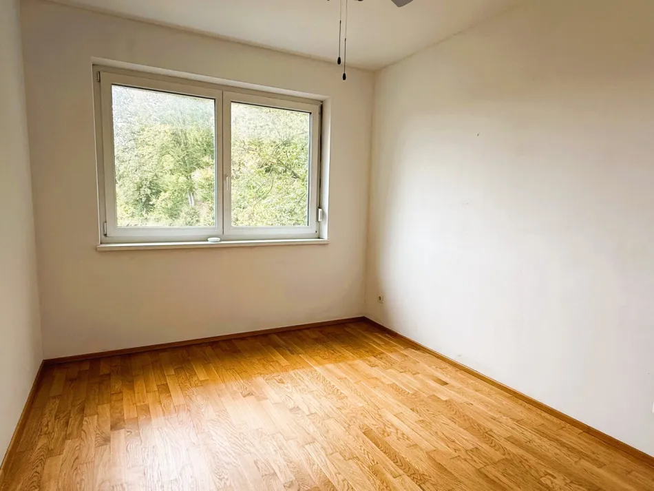 Graz im Blick: 2-Zimmer-Wohnung mit großzügigem Balkon - Bild