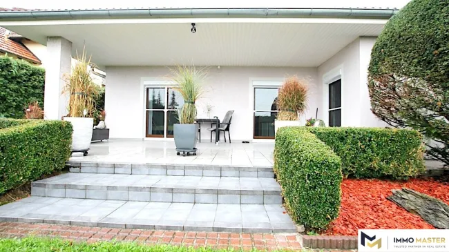 Wohnen ohne Kompromisse – sonniger Bungalow mit uneinsehbarem Traumgarten - Bild