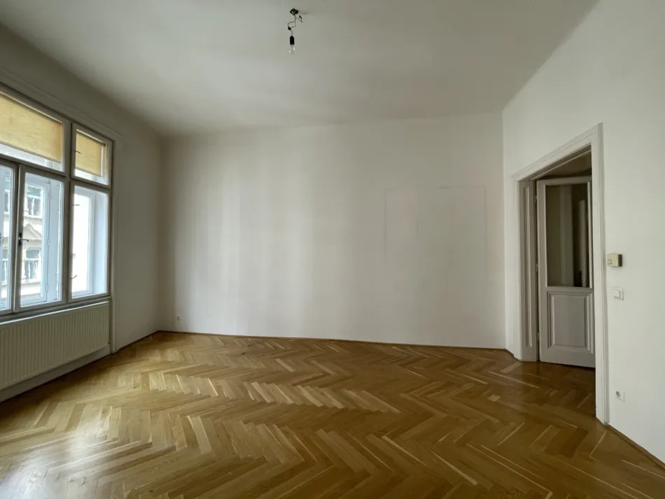 UNBEFRISTET: 4 Zimmer Wohnung mit kleiner Freifläche ab NOVEMBER - Bild