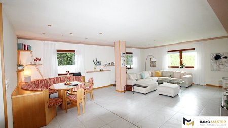 Einfamilienhaus zur Vermietung mit Doppelgaragen und 2 Stellplätzen