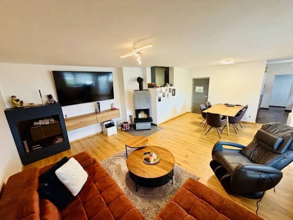 Fohnsdorf: Großzügige 4 Zimmer Mietwohnung mit ca 101 m2 WFL, Balkon & Carport - Titelbild