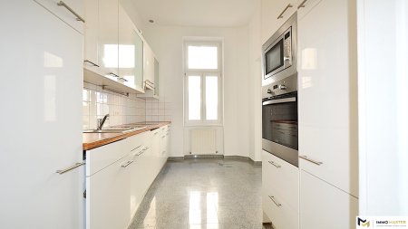Großzügige 4-Zimmer-Wohnung mit französischem Balkon und Einbauküche in 1060 Wien zu mieten!