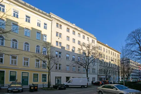 Südseitige Ansicht Straßentrakt