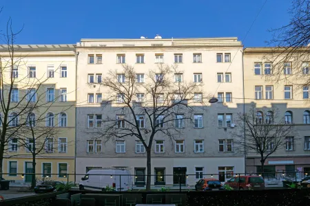 Südseitige Ansicht Straßentrakt