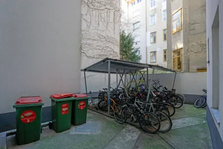 Fahrradabstell- und Müllplatz