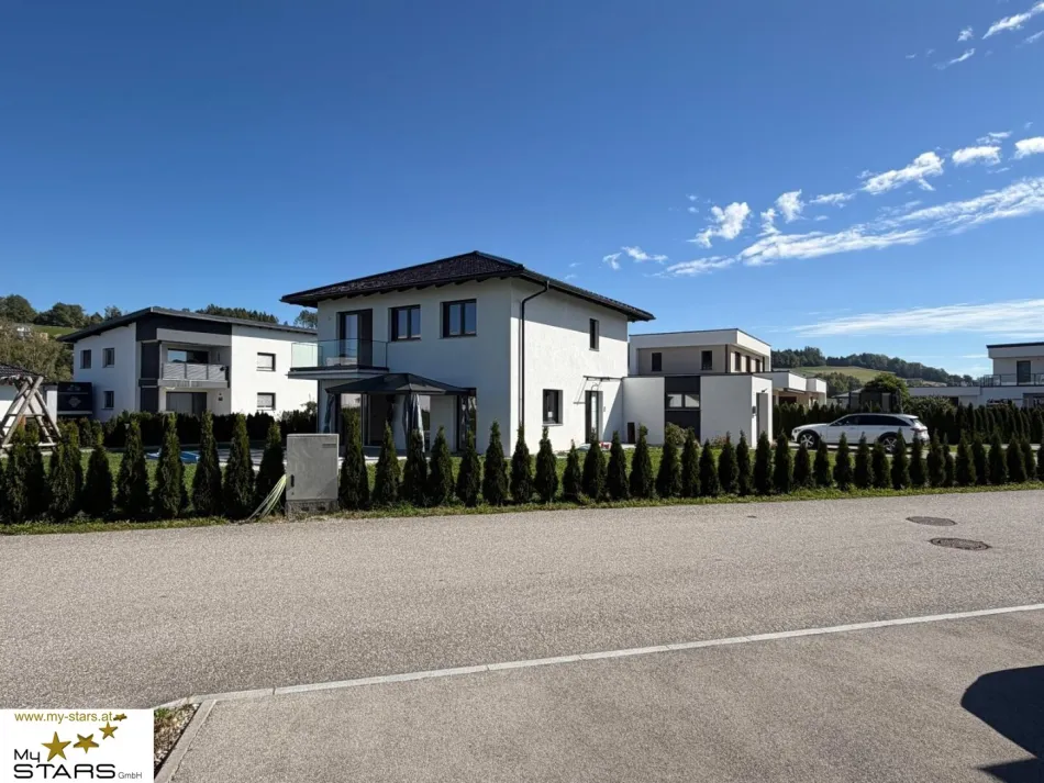großes Einfamilienhaus mit 5 Zimmer, 130 m², Garten, Pool, Garage u.v.m. - Titelbild