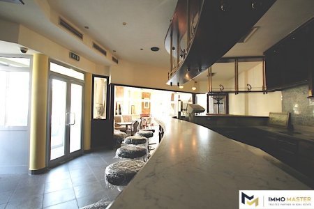 Gastgarten – Café-Restaurant – Küche – Lieferung – Parkplatz – nähe Spitäler