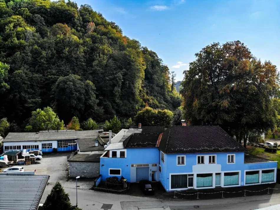 3.056 m² voller Möglichkeiten! Wohn- & Geschäftshaus mit großzügigen Hallen, Garagen und Entwicklungspotenzial in Kapfenberg - Titelbild