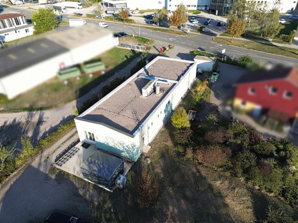 Betriebsstandort mit großzügiger Werkstättenhalle und Büroflächen auf 3.500 m² Industriegrundstück - Titelbild