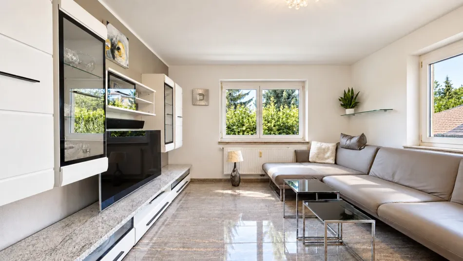 Zur Miete in Viktring: 4 Zimmer, 450 m² Garten, eigener Pool & Tiefgarage - Bild
