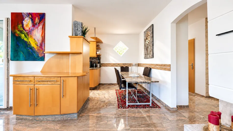 Zur Miete in Viktring: 4 Zimmer, 450 m² Garten, eigener Pool & Tiefgarage - Bild