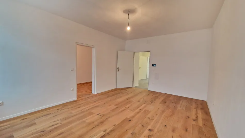 Erstbezug nach Sanierung: Helle Altbauwohnung mit Essküche in Penzing! - Bild