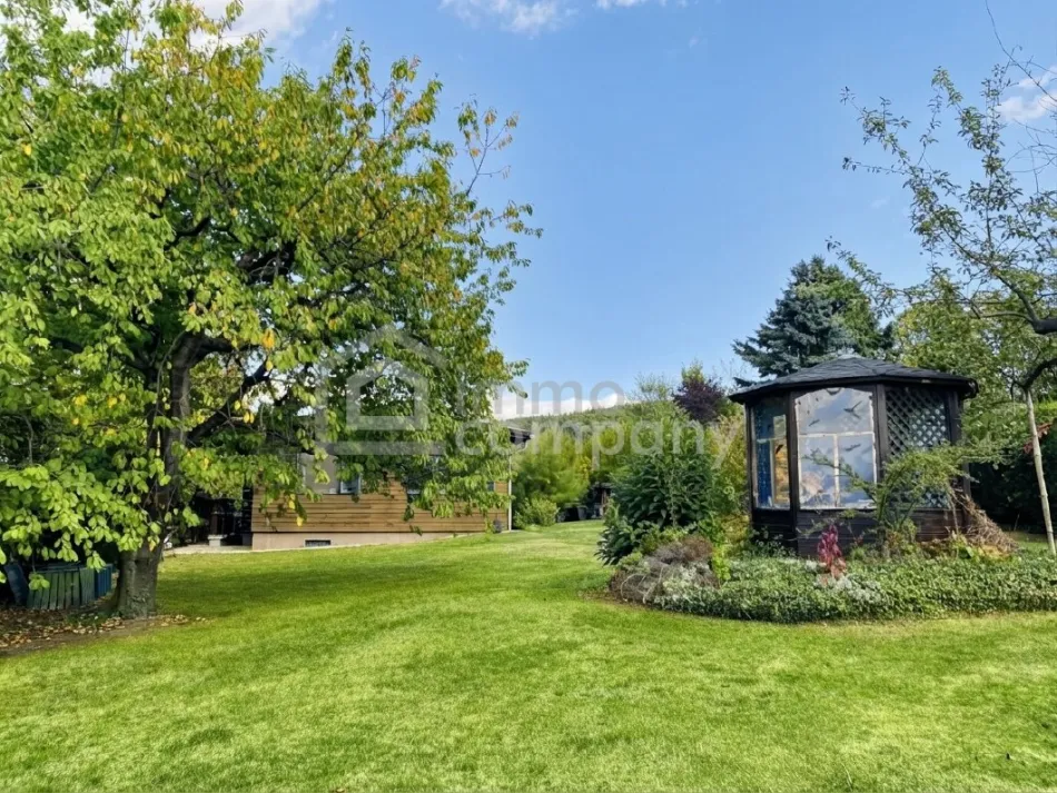 Exponiertes Landhaus in Höhen- und absoluter Ruhelage - Titelbild