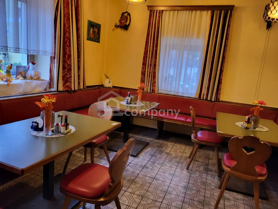 Gasthaus in Otterthal mit Festsaal, 10 Zimmern und zwei Wohneinheiten - Bild