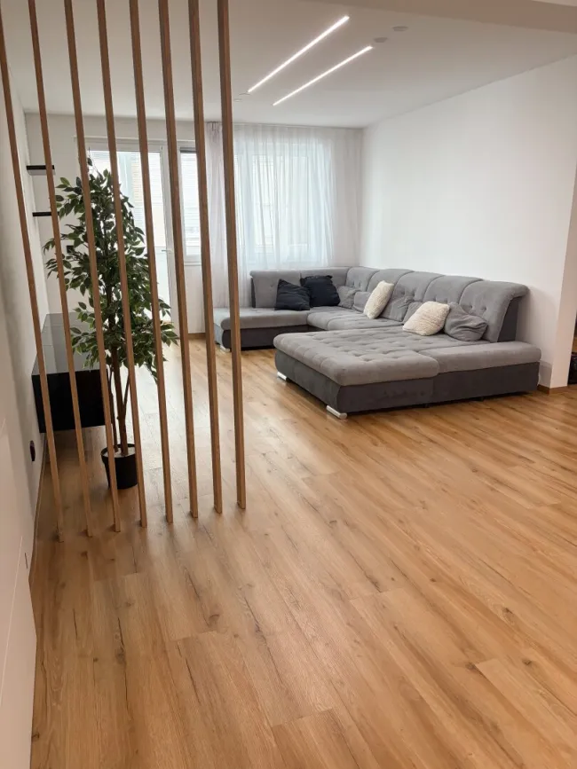 Modern wohnen – frisch renovierte 4 Zimmer Wohnung mit heller Loggia in Wels - Bild