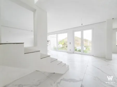 EG Flur Blick nach Essküche