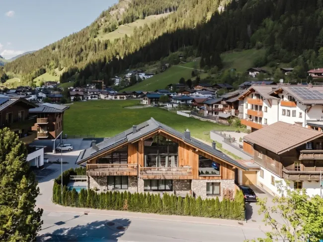 Alpines Design Retreat im Salzburger Land. Architektur, Natur und Gastfreundschaft in vollendeter Harmonie - Titelbild