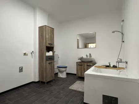 Bad mit Badewanne & WC