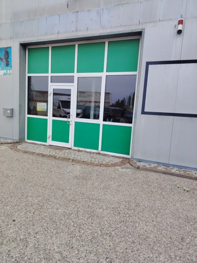 Großzügige Lagerhalle mit modernen Büro- & Besprechungsräumen in Spital bei Michelhausen an der B1 gelegen - Bild
