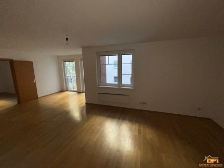 Gut geschnittenes Büro in guter Lage nahe U6