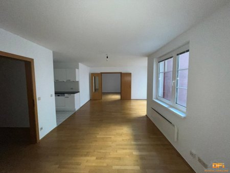 Gut geschnittenes Büro in guter Lage nahe U6