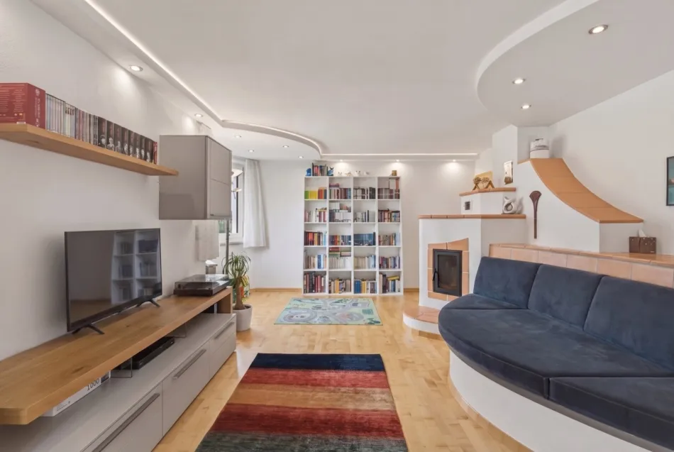 Wohnen in Axams: Gemütliche 3-Zimmer-Wohnung mit Bergblick, Südwest-Balkon & Tiefgarage - Titelbild