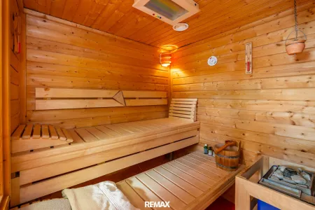 Sauna und Infrarotkabine von Physiotherm vorhanden