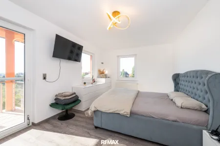 Zimmer 2 OG, mit Zugang zum Balkon