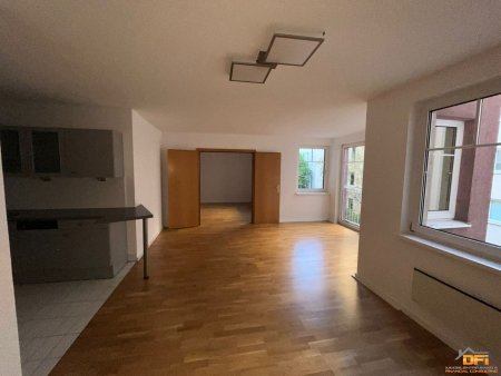 Gut geschnittenes Büro in guter Lage nahe U6