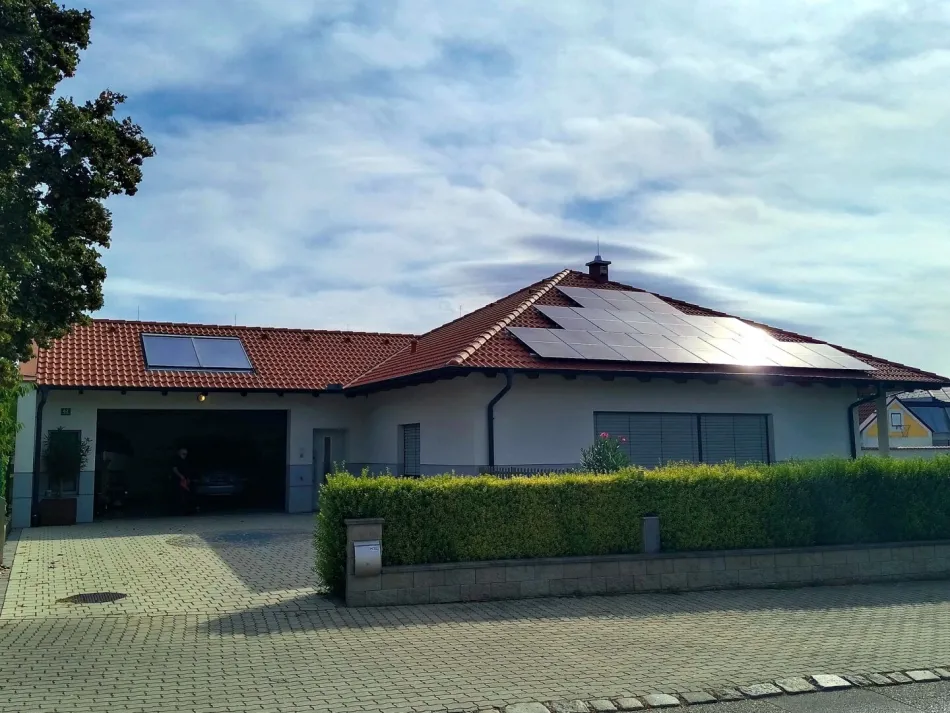 Modernes, ebenerdiges Einfamilienhaus in Neusiedl am See – 750 m² Grundstück & großzügige Garage - Titelbild