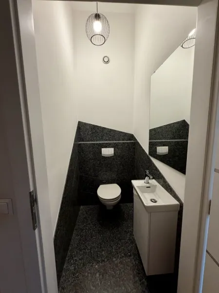 DG | WC