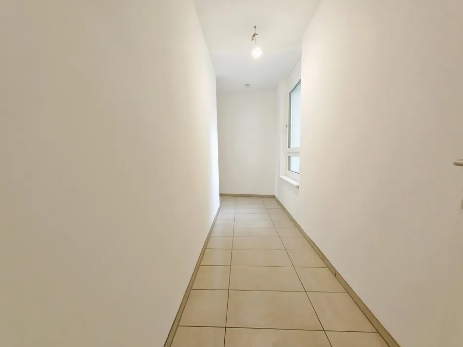 Raum für mehr ab sofort! – 2-Zimmer-Wohnung mit großzügigem Vorraum & Loggia - Bild