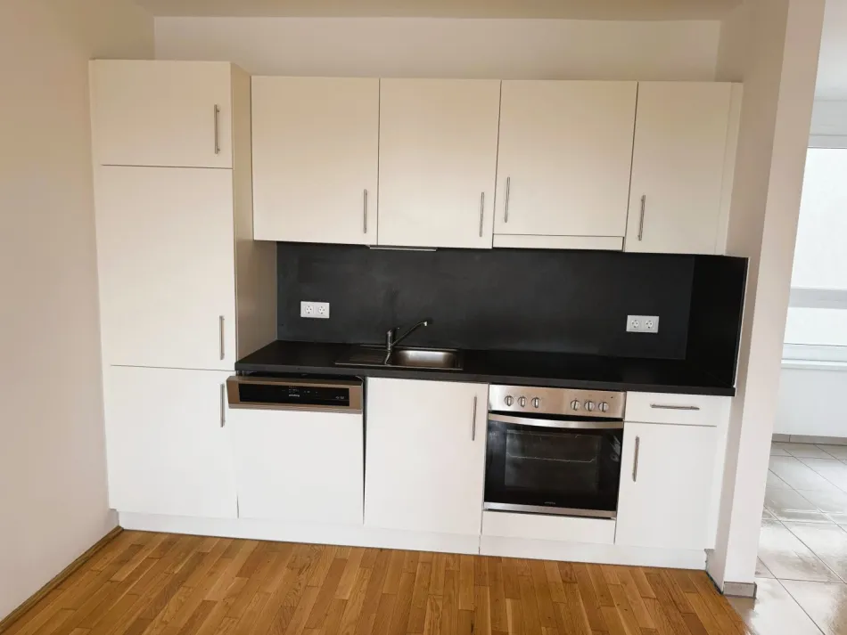 Raum für mehr ab sofort! – 2-Zimmer-Wohnung mit großzügigem Vorraum & Loggia - Bild