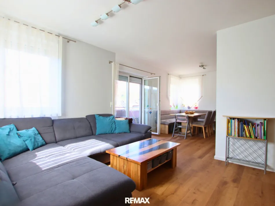 FAMILIENGLÜCK, moderne 3-Zimmer Familienwohnung mit Ausblick ins Grüne und Tiefgarage, in gepflegter Anlage - Bild