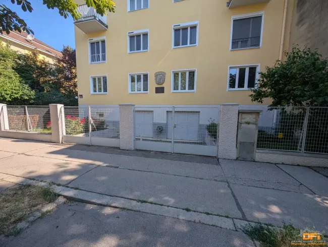 EINZELGARAGE - Gut geschnittene Garage mit eigener Zufahrt - Bild