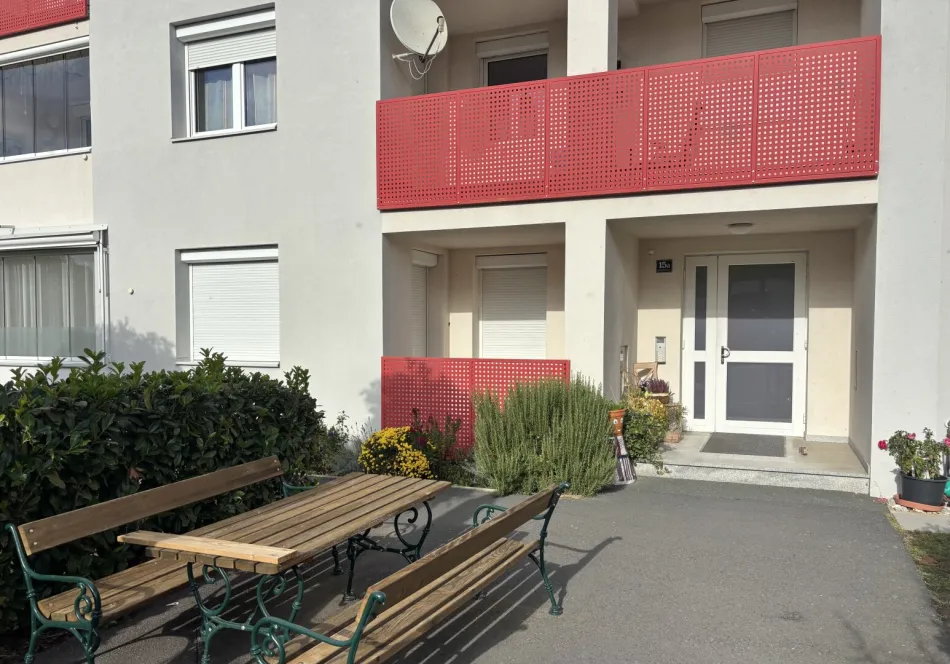 `` BEZUGSBEREIT `` Güssing !! Gepflegte Wohnung. mit ca. 65 m2 Nfl. im 3.OG. in Stadtrandlage. - Bild