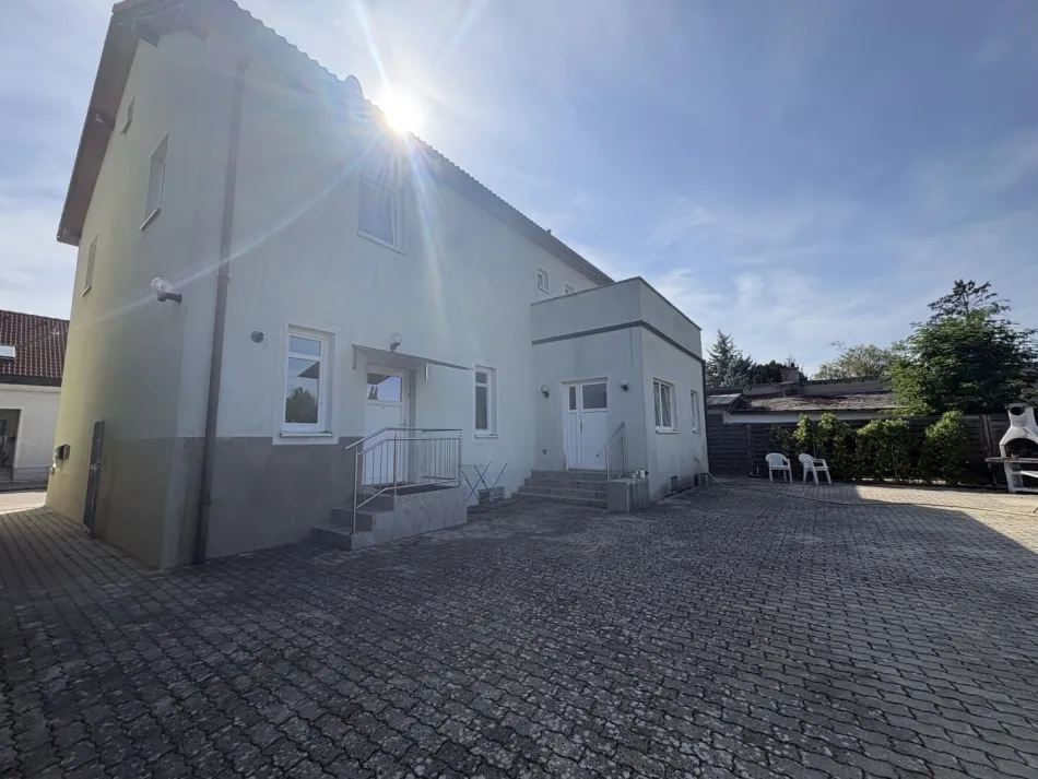 Mehrfamilienhaus mit 3 Wohneinheiten | Garten & Autoabstellplatz | ideale Lage nahe EKZ Traisenpark - Titelbild