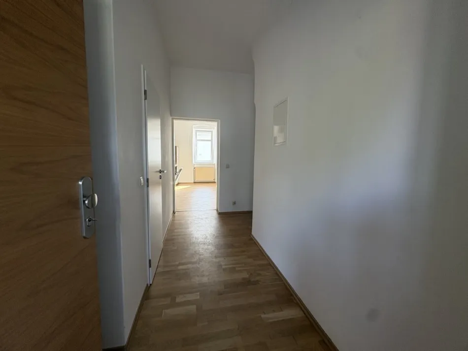 Mehrfamilienhaus mit 3 Wohneinheiten | Garten & Autoabstellplatz | ideale Lage nahe EKZ Traisenpark - Bild