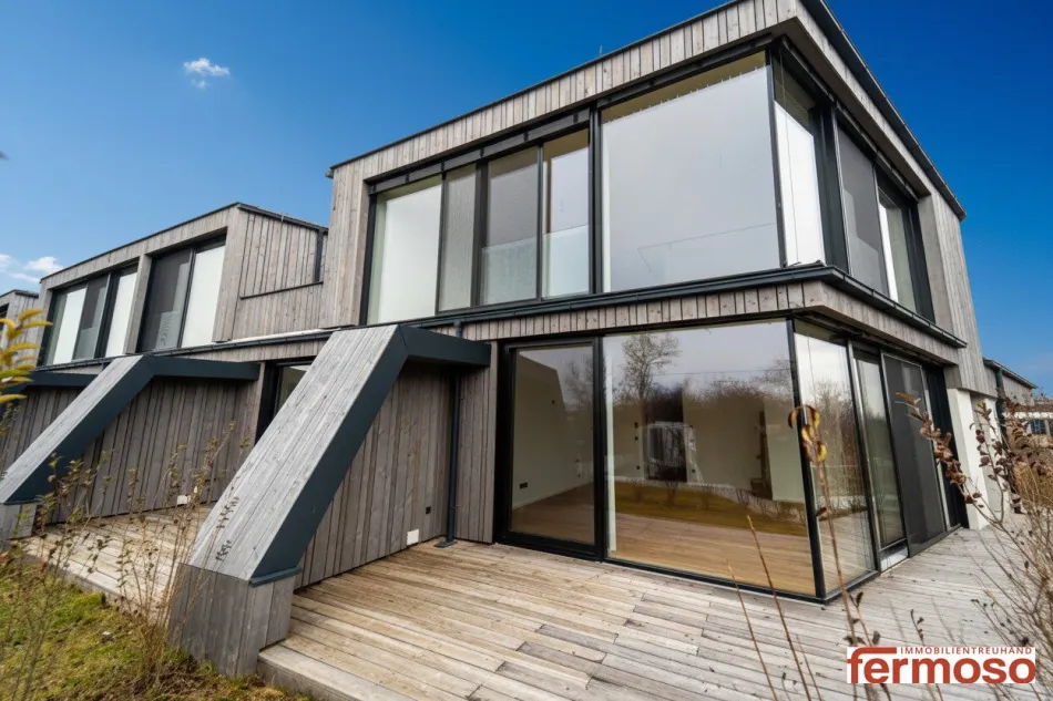 Wohnen am Wasser: Maisonette mit Garten, Hafenblick & 5 Zimmern am Segelhafen West - Titelbild